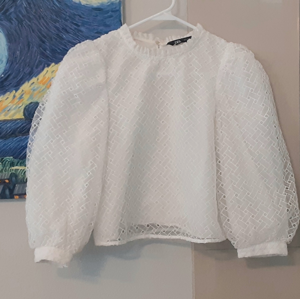 Zara puffywhite blouse